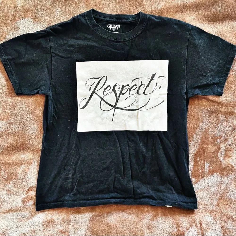 Gildan Boys Black Tee with 'Respect' Graphic Size M/ 10-12